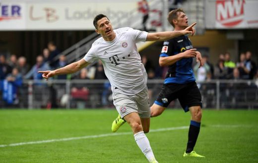 Robert Lewandowski became the first Bayern Munich player to score in each of the first six rounds of Bundesliga matches
