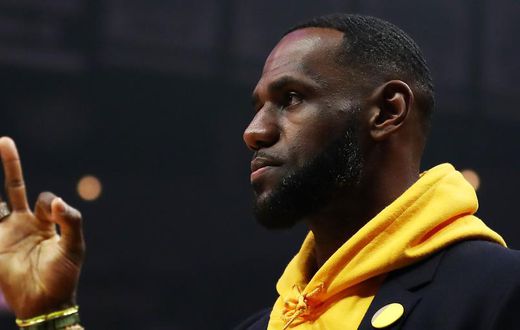 Here's How to Do LeBron's 'Sexy' Squats Properly