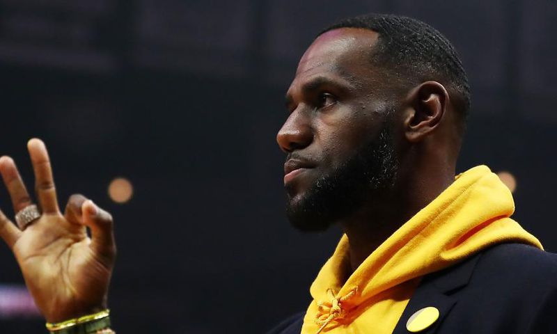 Here's How to Do LeBron's 'Sexy' Squats Properly