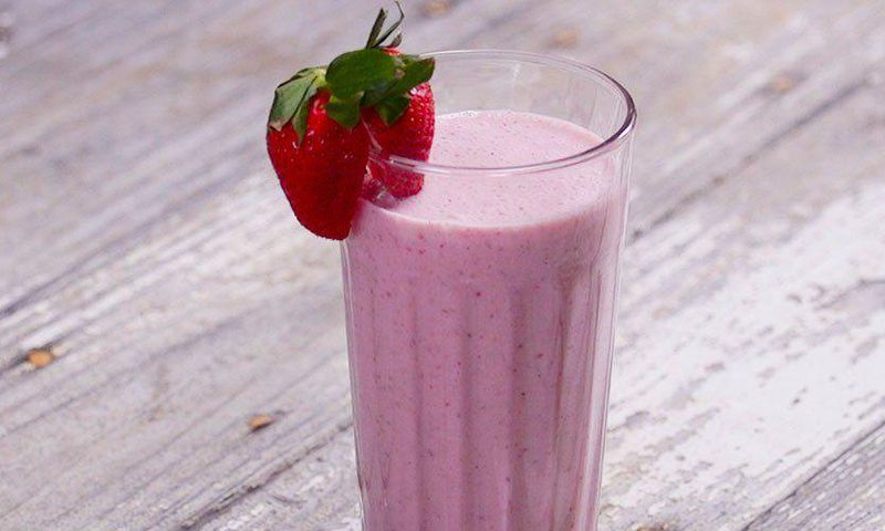 Coconut-Strawberry Smoothie Fat-Loss Accelerator