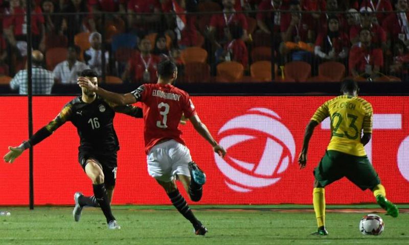 Thembinkosi Lorch (R) scores the winning goal for South Africa against Africa Cup of Nations hosts Egypt in Cairo