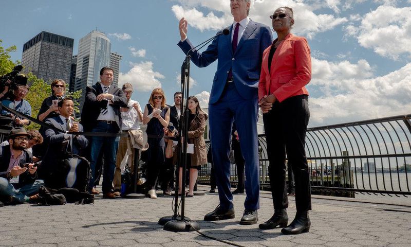 De Blasio got their $5,000 donations, their votes are another matter