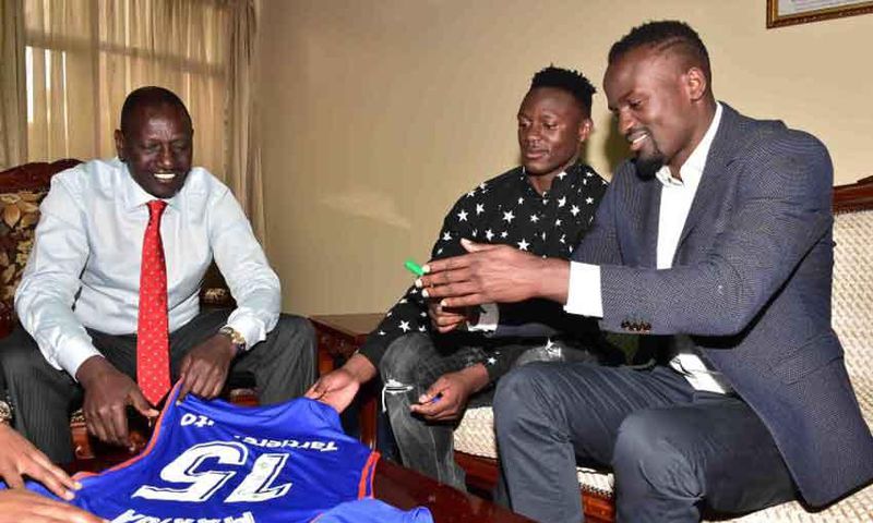 File image of McDonald Mariga with Victor Wanyama and DP Ruto