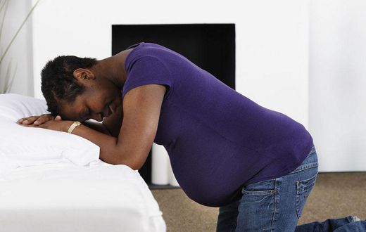 Pregnant woman kneeling(BabyCentre)