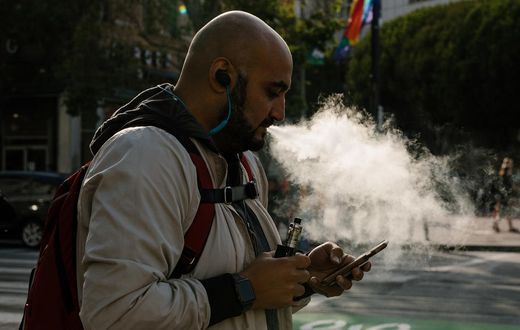 First Death in a Spate of Vaping Sicknesses Reported by Health Officials