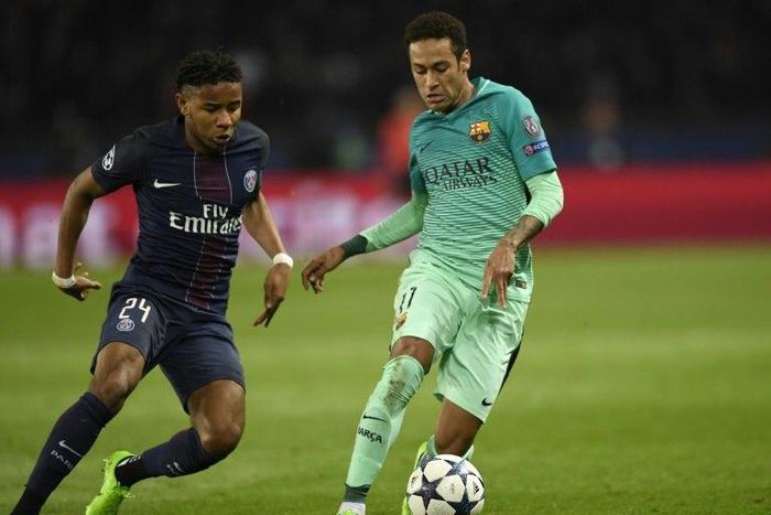 Barcelona forward Neymar (right) in action against Paris Saint-Germain during the side's Champions League clash at the Parc des Princes stadium on February 14, 2017