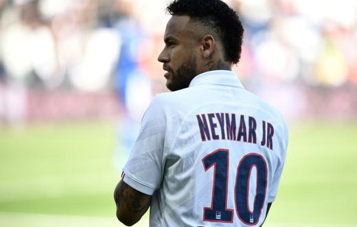 Neymar scored the winning goal in injury time on Saturday as Paris Saint-Germain beat Strasbourg