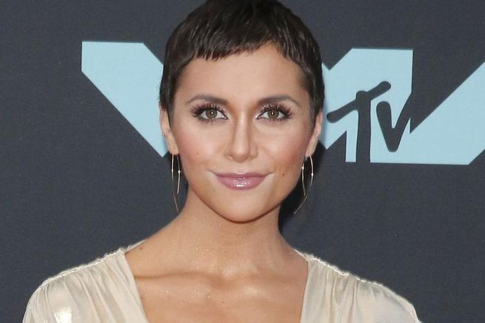 Who's The Girl Dancing With Missy Elliot At VMAs?