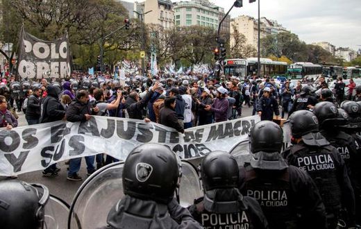 The demonstrators plan to camp for 48 hours on the 9 de Julio Avenue in the heart of Buenos Aires
