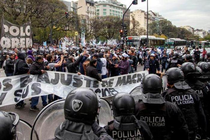 The demonstrators plan to camp for 48 hours on the 9 de Julio Avenue in the heart of Buenos Aires