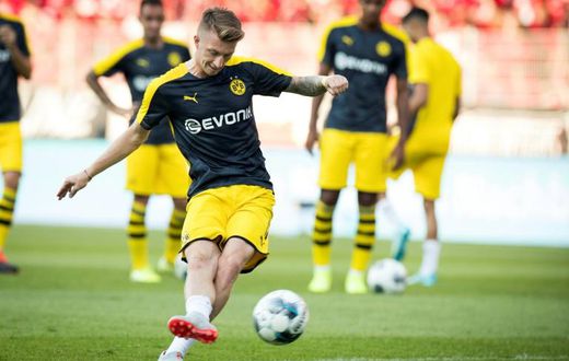 Borussia Dortmund captain Marco Reus believes his side can beat Barcelona in the Champions League on Tuesday