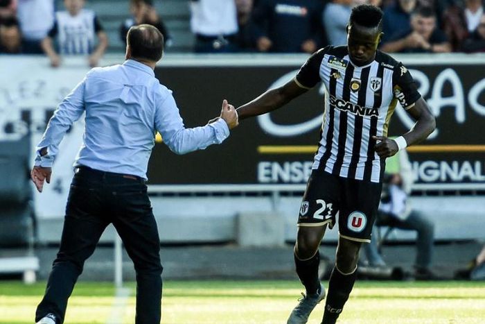 Chadian Casimir Ninga celebrates with coach Stephane Moulin after scoring for Angers against Saint-Etienne