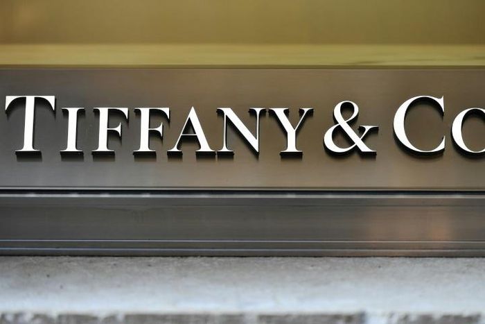 Tiffany & Co have removed a tweet showing a woman covering one eye after Chinese consumers accused the jeweller of supporting the Hong Kong democracy movement