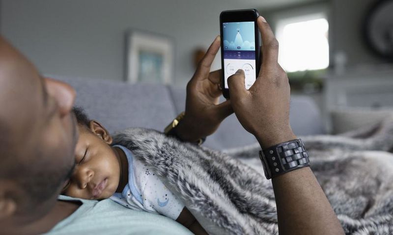 Does Your Smartphone Make You a Dumber Dad?