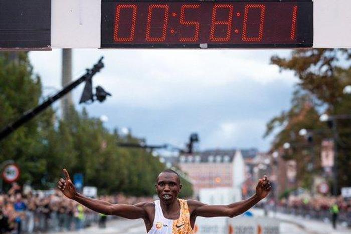Kenya's elite athlete Geoffrey Kamworor breaks world record