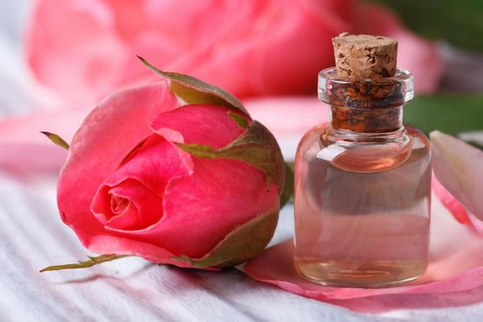 Rose water (medicalnewstoday)