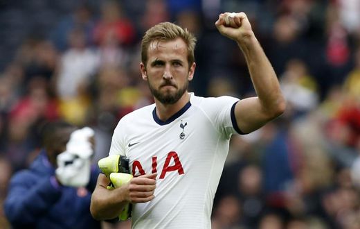 Harry Kane celebrates Tottenham's 2-1 win against Southampton in the Premier League