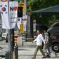 Authorities in Jung-gu hung the banners on lampposts