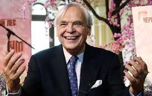 La Scala's director thinks, and works, globally