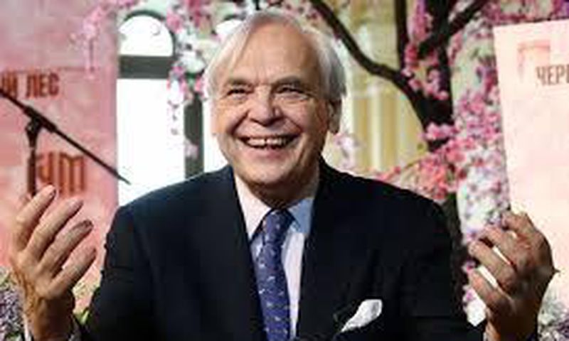 La Scala's director thinks, and works, globally