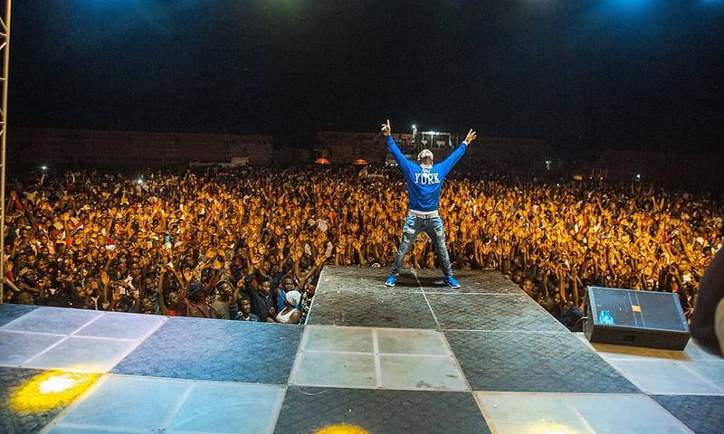 Harmonize on Stage. Lady faints on stage in the Middle of Harmonize’s performance (Video)