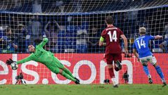 Mertens' penalty helped Napoli down holders Liverpool