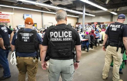 US Immigration and Customs Enforcement (ICE) and Homeland Security Investigations (HSI) officers execute search warrants on August 7, 2019, as part of a mass roundup of undocumented immigrants in the southeastern US state of Mississippi