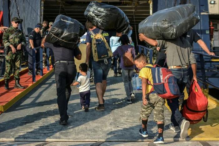 The first 635 migrants left out early Monday