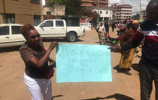 Protest in Machakos County against Shalom Hospital following the death of baby Ethan Muendo (Twitter)