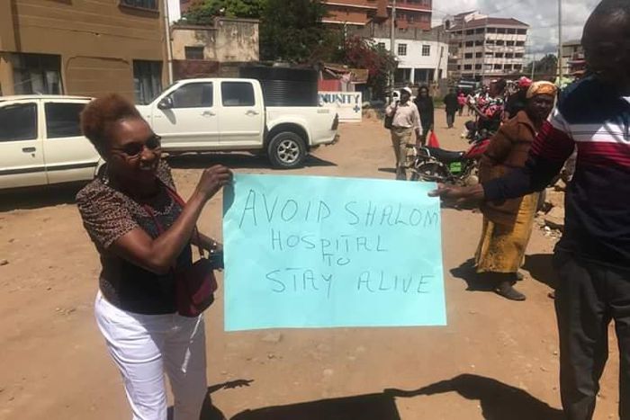 Protest in Machakos County against Shalom Hospital following the death of baby Ethan Muendo (Twitter)