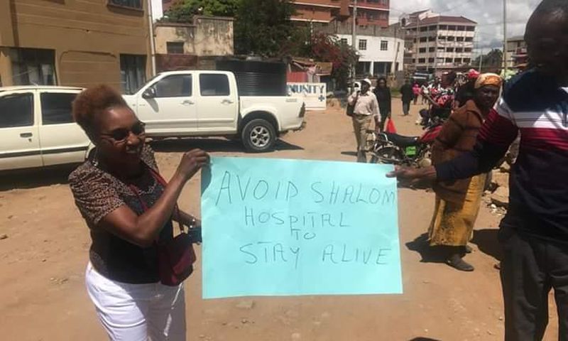 Protest in Machakos County against Shalom Hospital following the death of baby Ethan Muendo (Twitter)