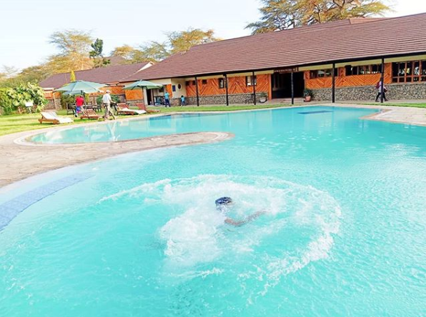 Ni sisi tutakuletea uso - fan tells Betty Kyallo after posting headless photo with bae