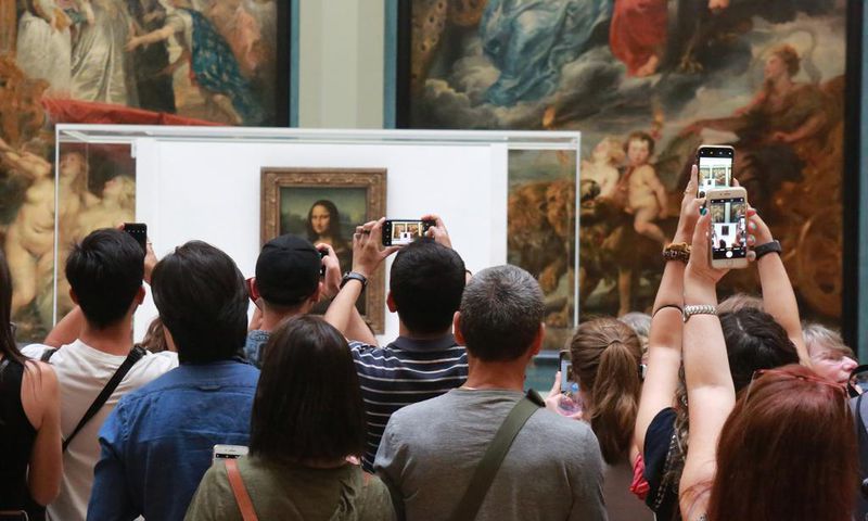 Want to See the Mona Lisa? Get in Line