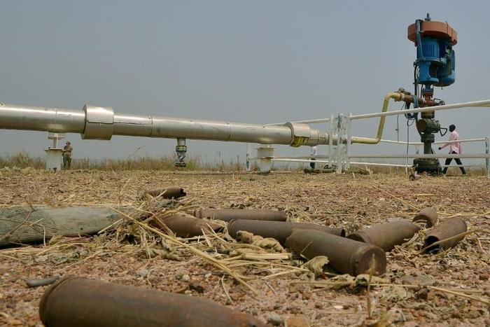Although South Sudan's petroleum ministry said a 2,000-barrel leak had been contained local officials said a river used by residents of three counties had been heavily polluted