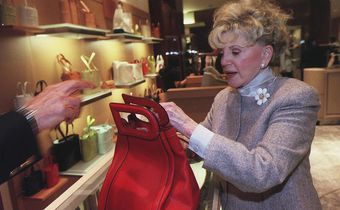 Judith Krantz, Whose Tales of Sex and Shopping Sold Millions, Dies at 91
