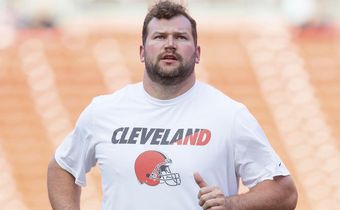 How NFL Legend Joe Thomas Dropped 50 Pounds