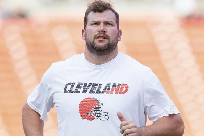 How NFL Legend Joe Thomas Dropped 50 Pounds