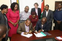 Nairobi Governor Mike Sonko signing a document after receiving the Sh200 million funding from the Global Challenges Research Fund (Twitter)