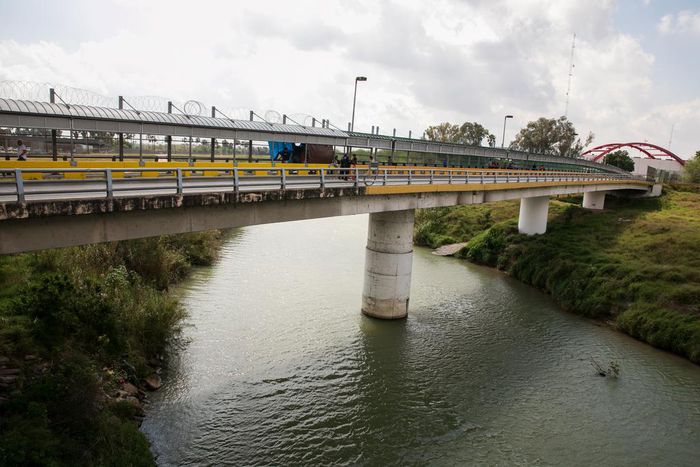 Sit-In Protest by Migrants Closes Down Border Bridge