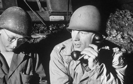 Robert Maxwell, World War II hero who fell on a grenade, dies at 98