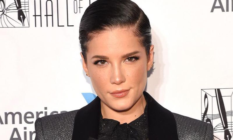 People Are Freaking Out Over Halsey's Armpits