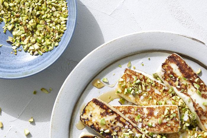Crispy Cheese With Honey And Pistachio Recipe