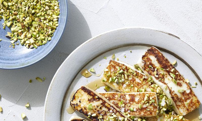Crispy Cheese With Honey And Pistachio Recipe