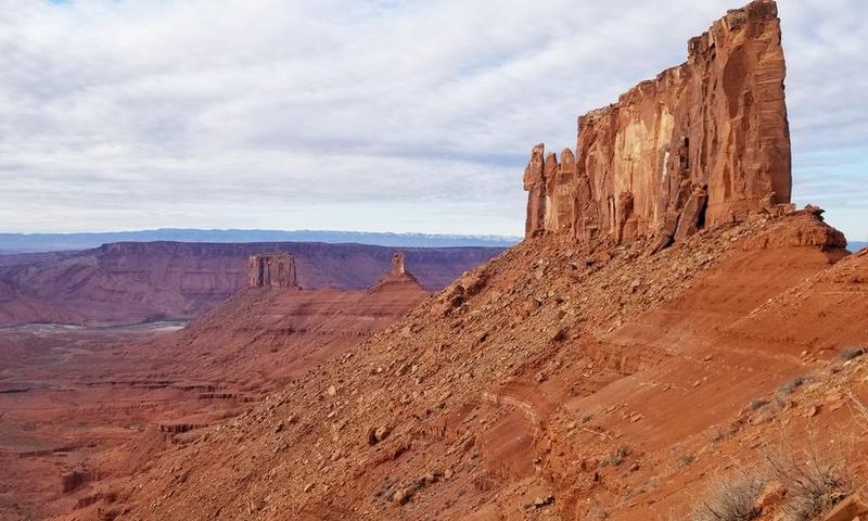 Taking the Pulse of a Sandstone Tower in Utah