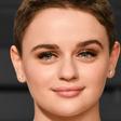 'The Act' Star Joey King Shows Off Toned Abs