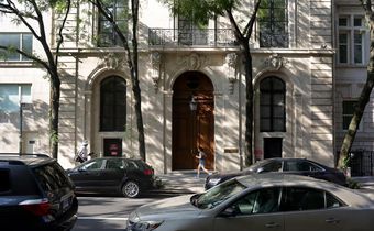 Jeffrey Epstein Is Accused of Luring Girls to His Manhattan Mansion and Abusing Them