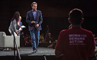 Democratic Candidates Jostle, and Gripe, as Debates Winnow the Field