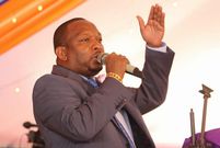 Governor Mike Sonko speaking at the memorial service of the late Ken Okoth at Moi Girl's High School in Kibra