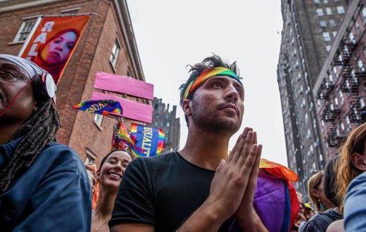 'everybody ain't surfing this rainbow wave' Class divisions in gay rights