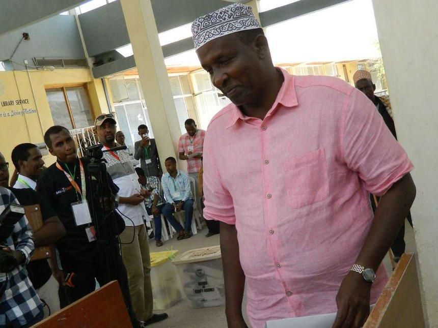 Majority Leader Aden Duale caught checking out Esther Passaris as she entered Parliament chambers